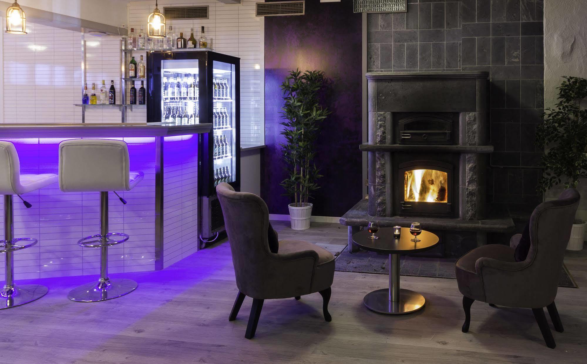 Hotell Restaurang Naemforsen Nasaker Экстерьер фото