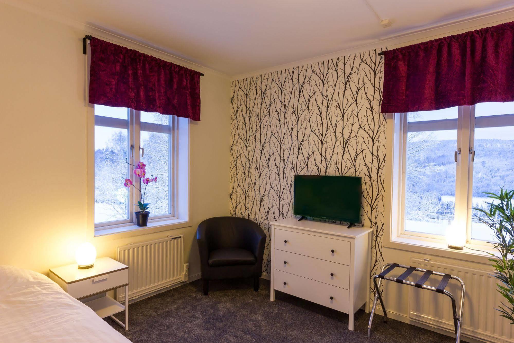 Hotell Restaurang Naemforsen Nasaker Экстерьер фото
